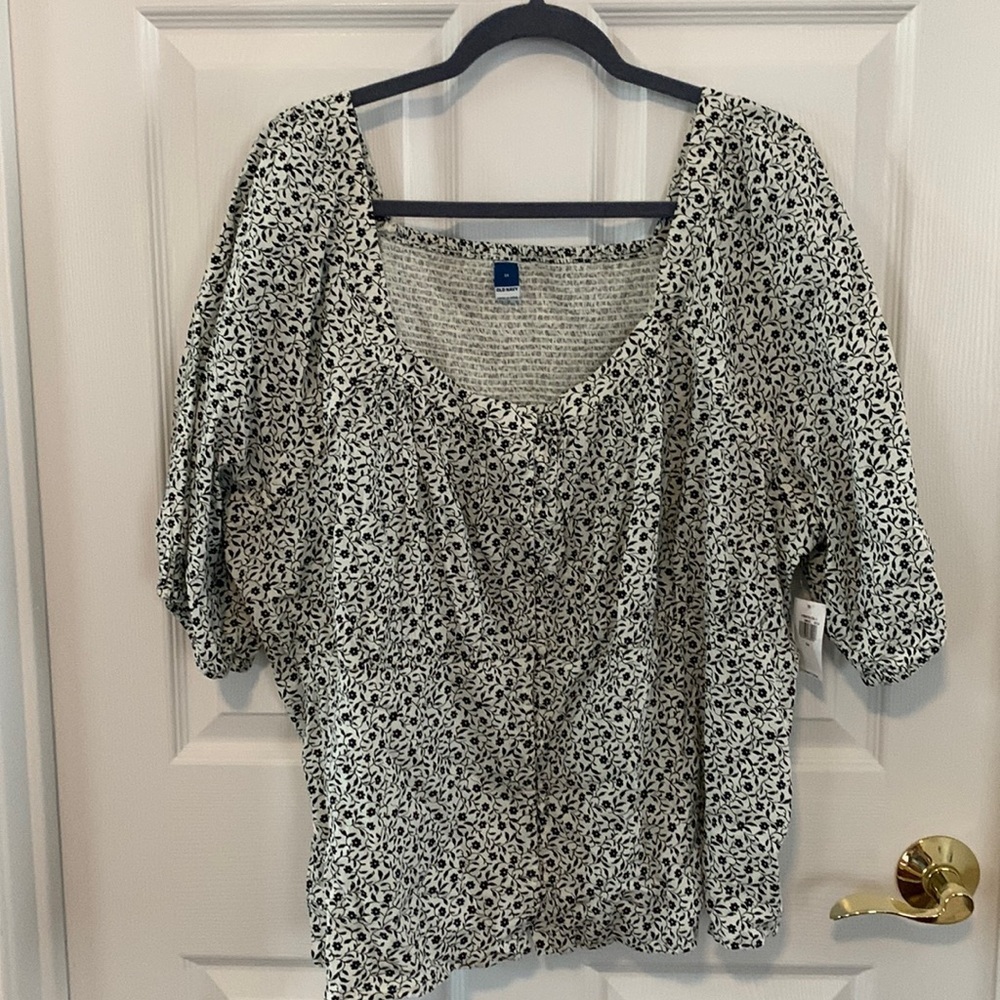 NWT Old Navy Black/White floral button down short sleeve top Plus size 3X